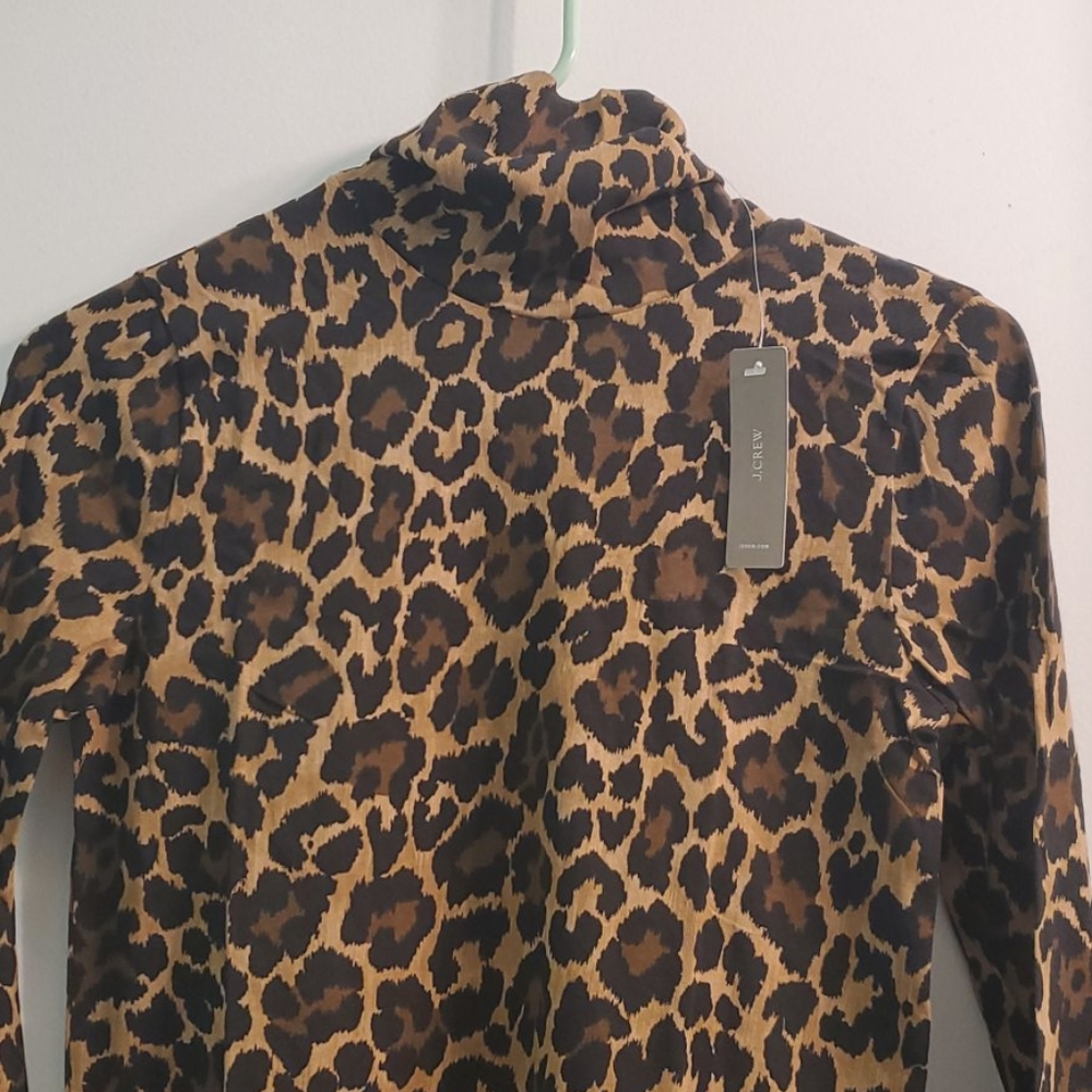 Final price J crew turtle neck in leopard - Picture 3 of 5